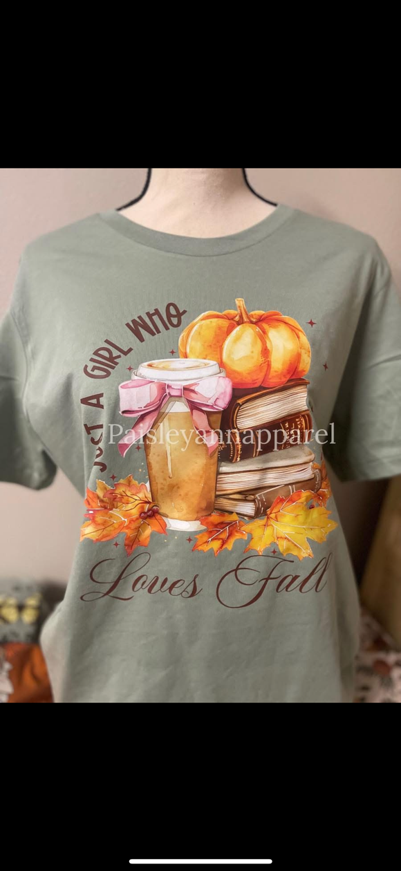 Just a girl who loves fall size L