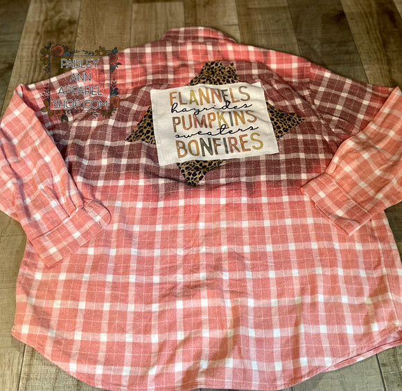 Flannels hayrides pumpkins sweaters bonfires Size XL